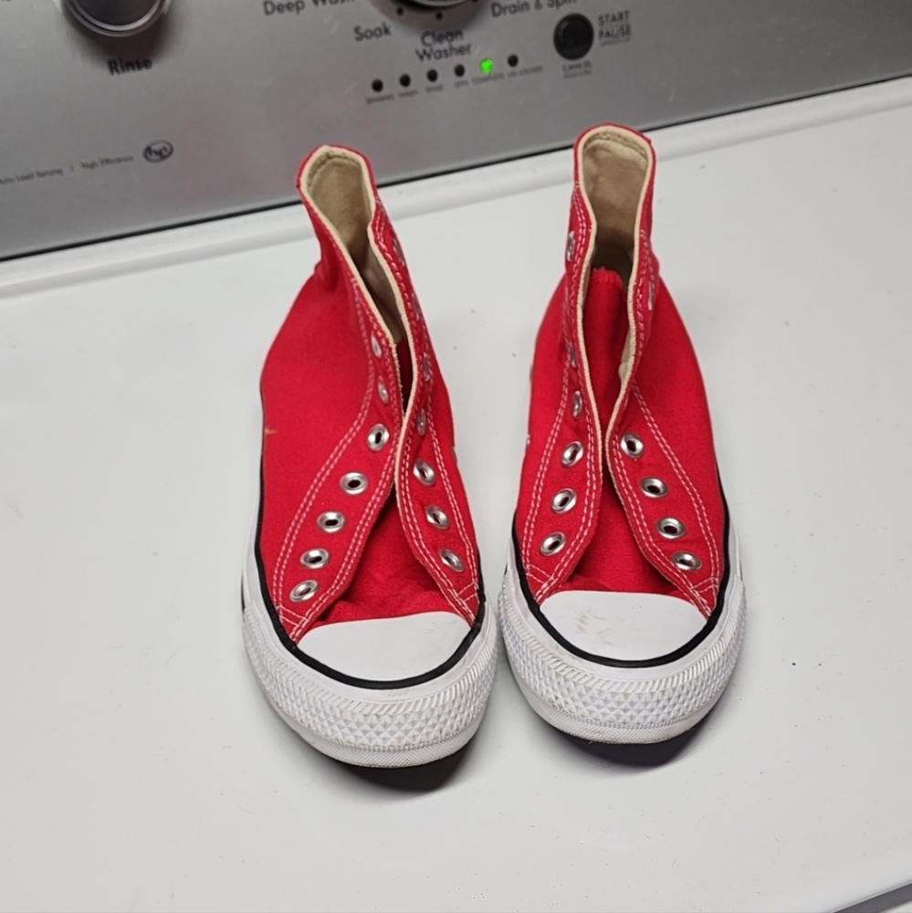 red hightop converse